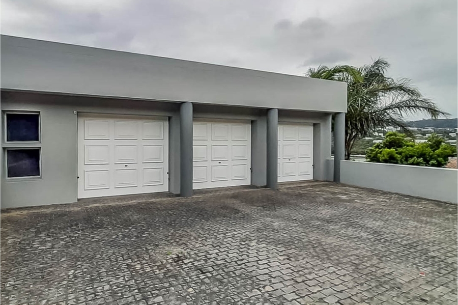 5 Bedroom Property for Sale in Kingfisher Creek Western Cape
